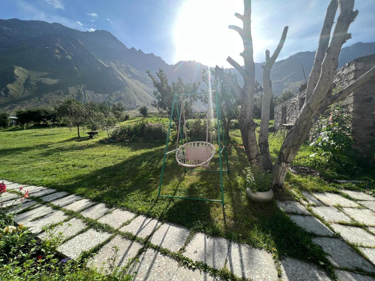 Mikheil Pitskhelauri Guest House Казбеги Екстериор снимка