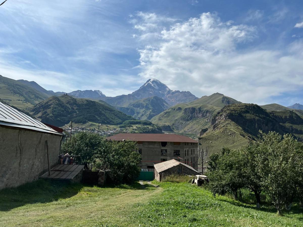 Mikheil Pitskhelauri Guest House Казбеги Екстериор снимка