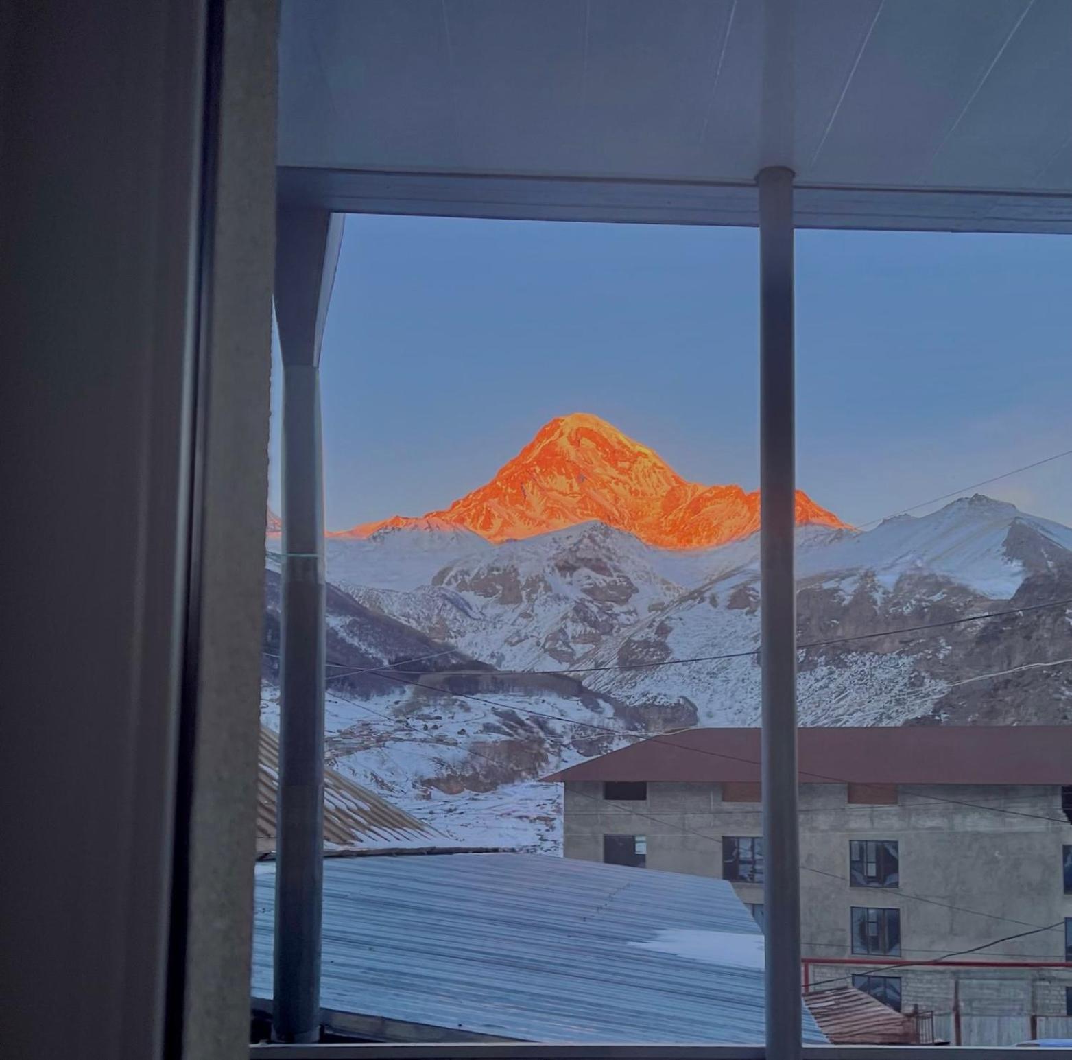 Mikheil Pitskhelauri Guest House Казбеги Екстериор снимка